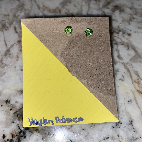 Cheap Dome shaped and green Earings. - Picture 2 of 2